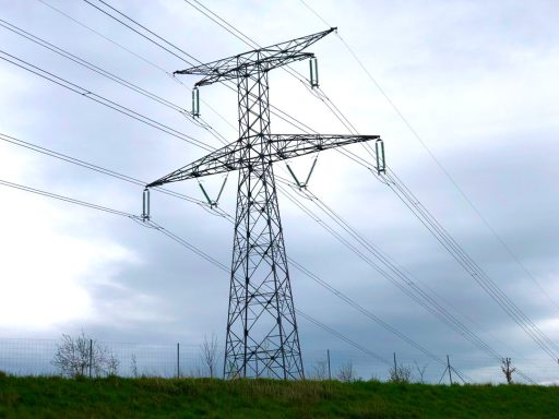 LÍNEAS DE ALTA Y BAJA TENSIÓN